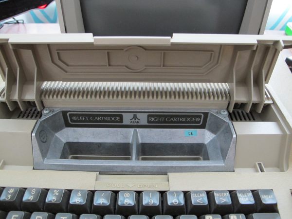 atari_800_cartridge_slot_opened