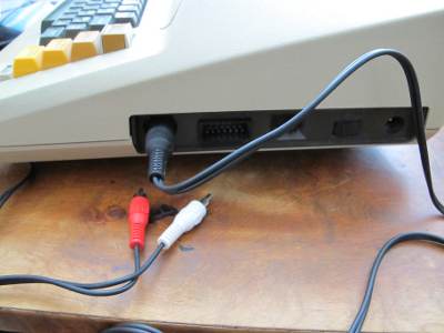 atari_800_side_video_cord_plugged